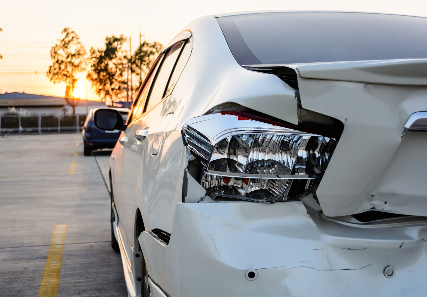 A white crashed car